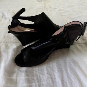 Kate Spade Black Wedge Shoes with bow back Design